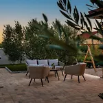 Lunis Villa *