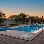 Villa Lunis