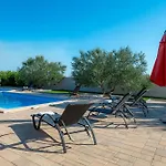 Villa Lunis