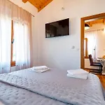 Villa Lunis *