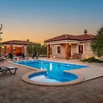 Villa Lunis
