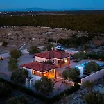 Lunis Villa *