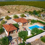 Lunis Villa *