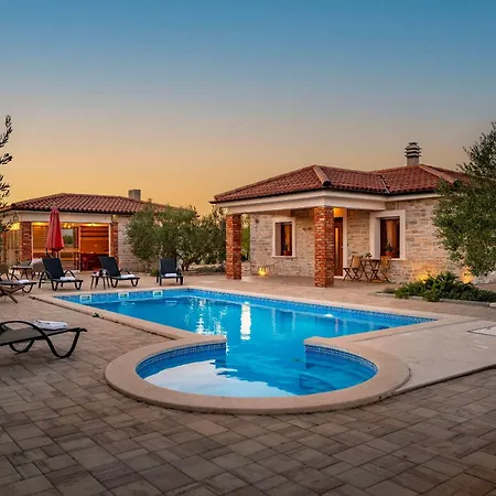 Villa Lunis